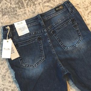 Size 34 x 26 high rise crop boot brand new with tags.